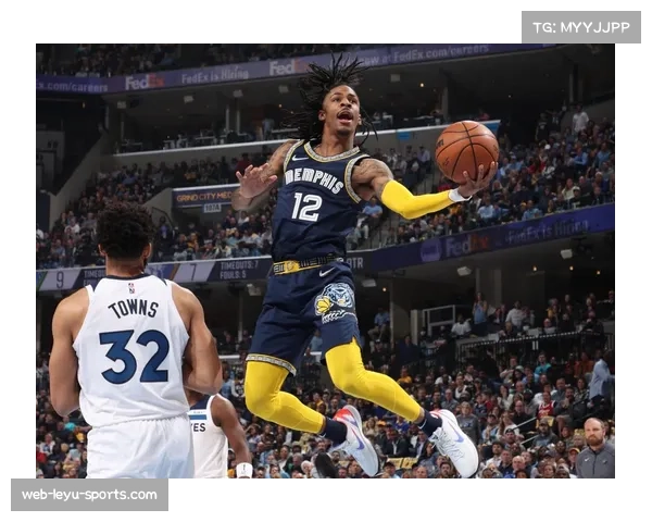 灰熊贝恩借杰克逊扎实掩护,弧顶接球三分命中追平比分